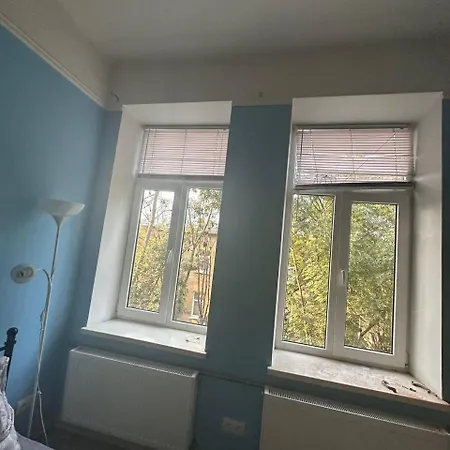 біля залізничного вокзалу вулиця олени степанівни 33б *