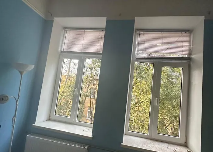 біля залізничного вокзалу вулиця олени степанівни 33б * Львов